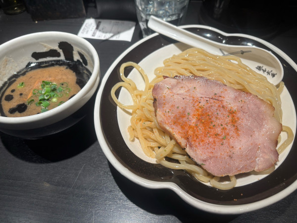 「濃厚つけ麺 黒 (麺量大盛り)」@麺屋武蔵 武骨相傳の写真