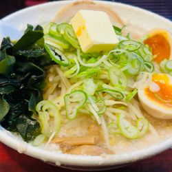 しょうゆ味玉子らーめん 他 1,200円