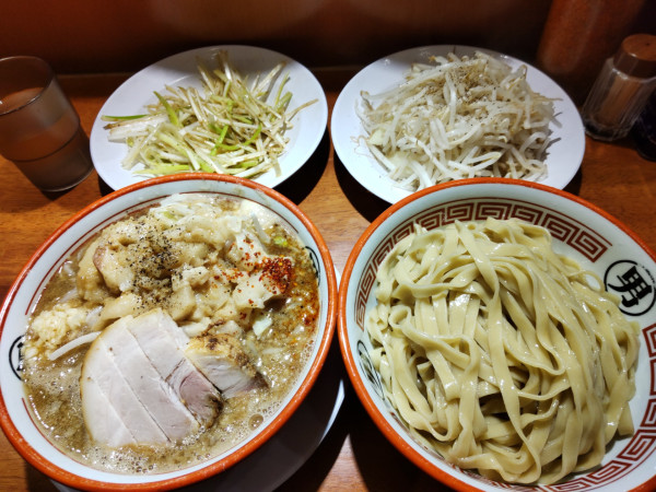 「つけ麺､ヤサイ アブラ＋ネギ別皿」@らーめん バリ男 豊洲店の写真