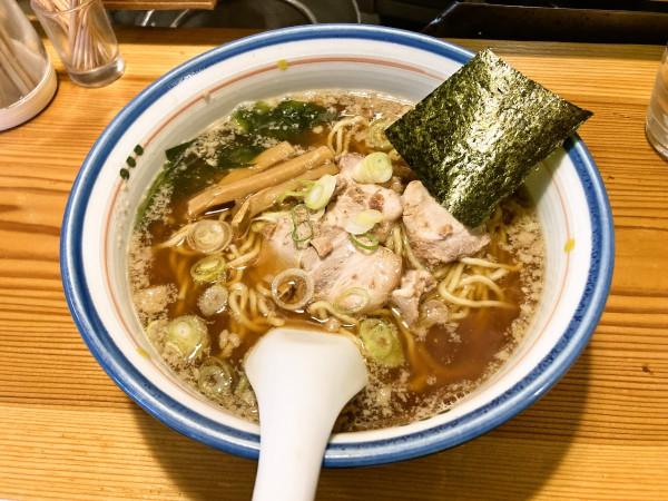 ラーメン(680円)+チャーシューにぎり2ケ(220円)