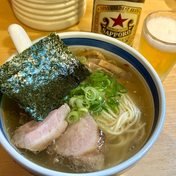 「しおらーめん＋サッポロ赤ラベル 中ビン」@ラーメン トウカンヤの写真