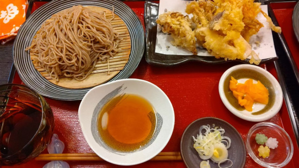 「舞茸天ざるそば」@やすらぎ亭の写真