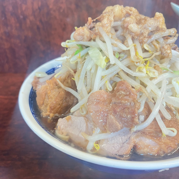 「大ラーメン、ニンニク野菜マシ脂マシ¥900」@ラーメン二郎 めじろ台店の写真