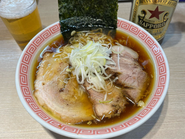「MIXチャーシュー麺 醤油+赤星🍺」@まるえ中華そばの写真