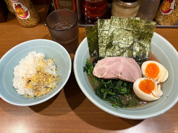 「ちびほうれん草ラーメン」@横浜家系ラーメン 五十三家の写真