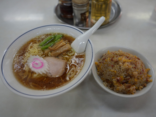 「半チャン＋ラーメン こってり」@中華料理タカノの写真