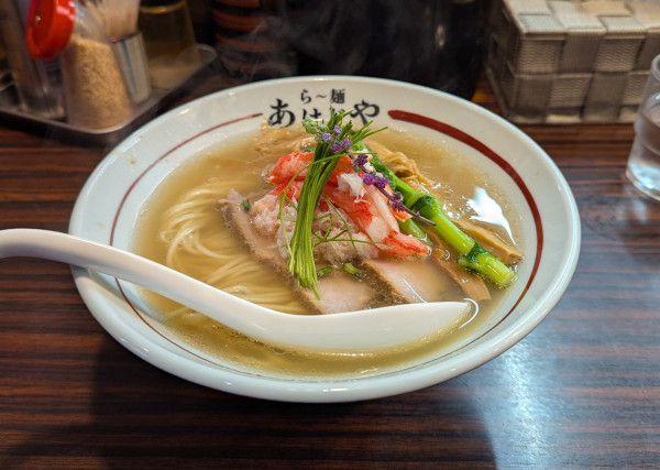 「淡麗蟹出汁白醤油ら〜麺」@らー麺 あけどやの写真