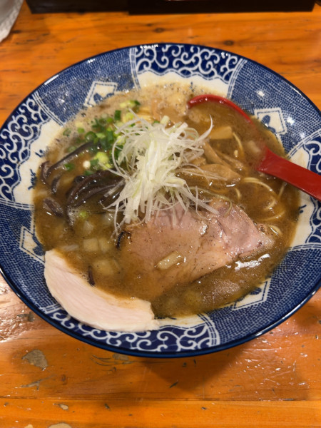 「鶏白湯醤油(900円)」@麺や 亀陣の写真