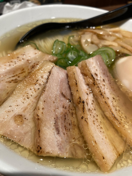 「淡麗鶏塩そばスペシャル」@塩つけ麺灯花 赤坂店の写真