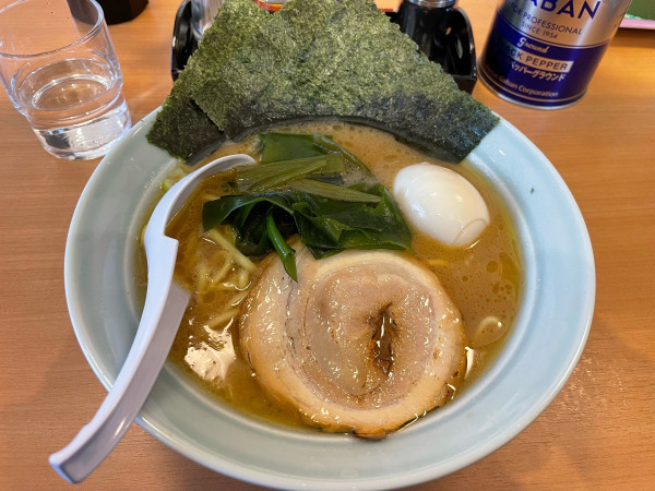 「味玉豚骨醤油ラーメン」@浅間豚骨ラーメン 希らく屋の写真