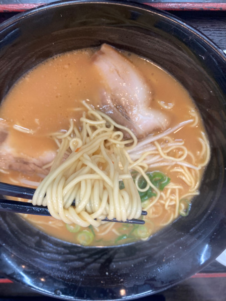 「みそ豚骨ラーメン　半炒飯」@ラーメン本舗 珍豚香 祇園店の写真