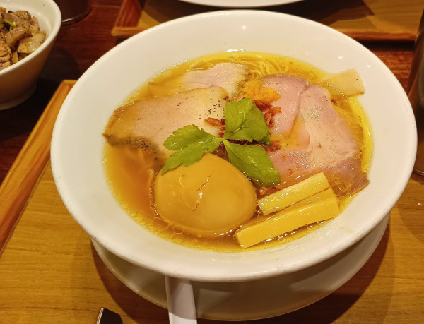「黄金貝ラーメン味玉つき 1100円 (&炙りチャー丼400円)」@なにわ麺次郎 然の写真
