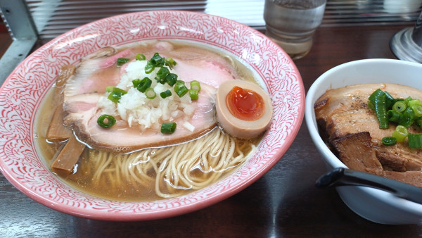 「煮干し白醤油　チャーシュー飯　¥1200  ¥400」@麺や 睡蓮の写真