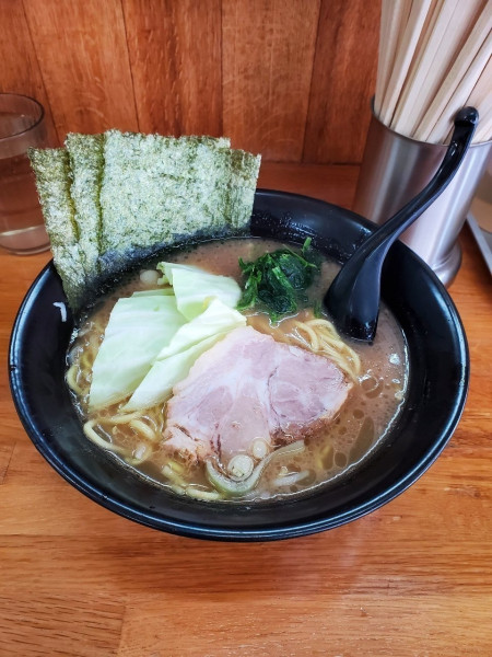 「醤油豚骨ラーメン@980」@横浜ラーメン 萬年家の写真