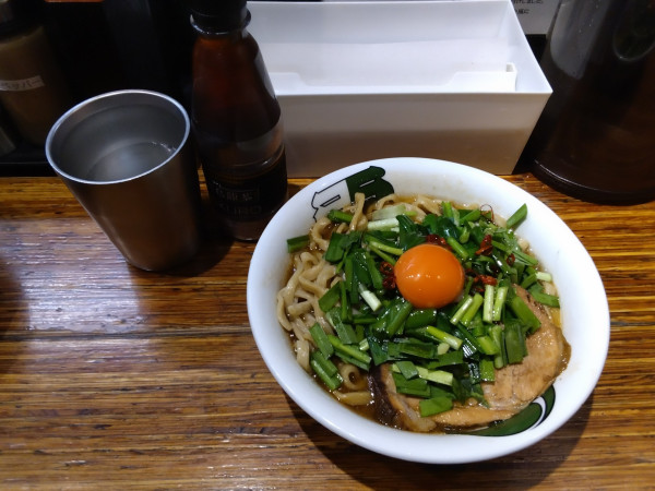 「雷ニラ玉そば(並1150円)」@雷 松戸駅東口店の写真