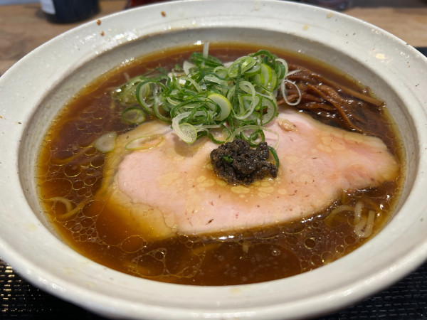 「鶏そば「黒」　960円」@境逸品 鶏そば 山田屋の写真