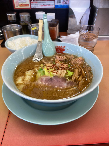 「カレーとんこつラーメン」@ラーメン山岡家 水戸内原店の写真