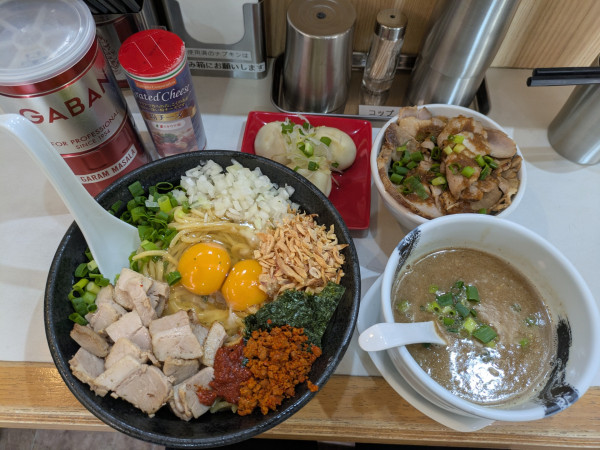 「【限定】辛玉まぜつけめん➕チャーシュー丼」@麺屋 扇 SENの写真