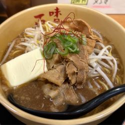 赤みそラーメン＋バター＋半ライス