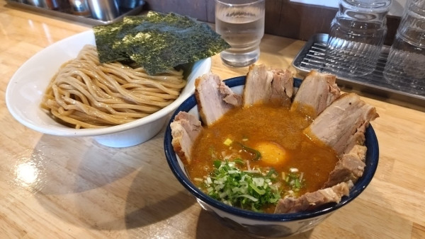 「味玉・チャーシュー濃厚辛つけ麺(大盛・1辛・胚芽麺・メンマ抜・1」@麺屋 越の写真
