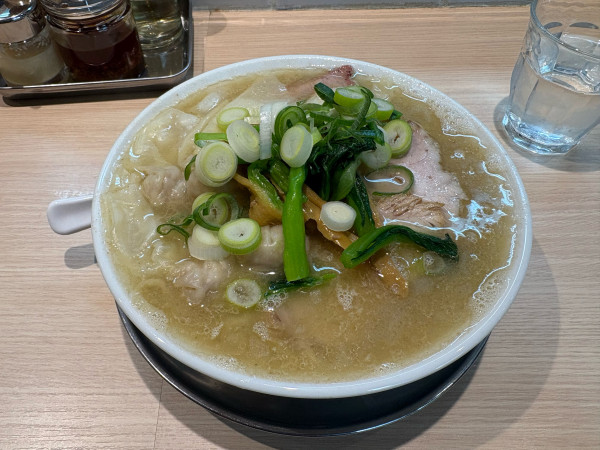 「塩ワンタン麺」@桜上水 船越の写真