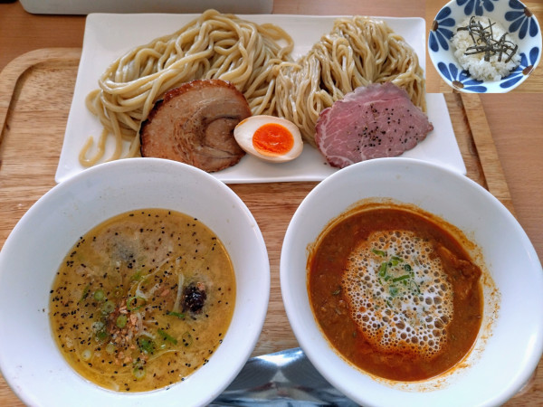 「2☓2つけ麺（肉だんごネギ塩＆マッサマンカレー）￥1300」@FREEATの写真