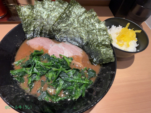 「ラーメン並(900円)、のり増し(100円)、ほうれん草増し(1」@ます家の写真