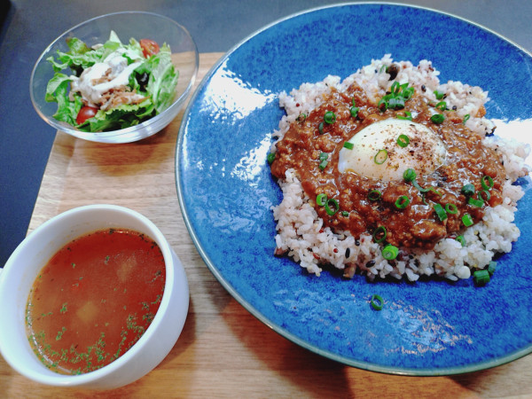 「（ランチ）合鴨のキーマカレー 温玉のせ　１２００円」@東京ビアホール&ビアテラス14の写真