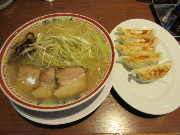 「ネギそば（１０００円）＋特製ぎょうざ４５０円」@田中そば店 クイズモール龍ヶ崎店の写真