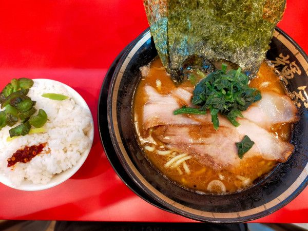 「ラーメン(並)900円+ライス無料」@家系ラーメン大輝家 日吉店の写真