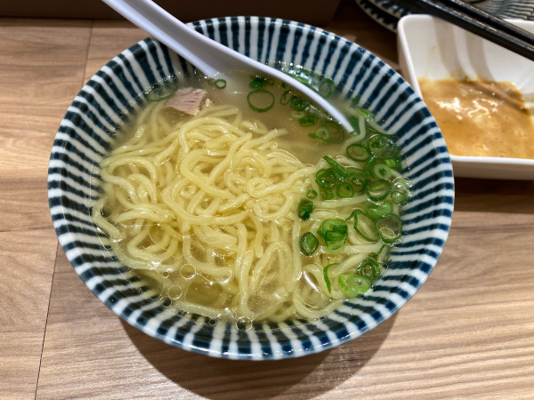 「鶏ラーメンハーフサイズ440円」@手羽唐酒場 ビクトリー 戸塚店の写真