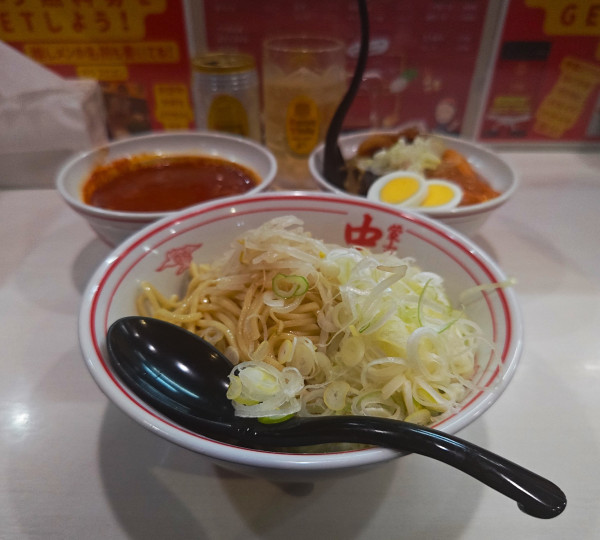 「冷し味噌ラーメン（辛さ5倍）+ネギ+半蒙古丼」@蒙古タンメン 中本 御徒町店の写真