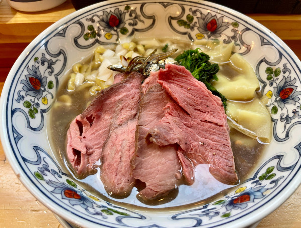 「すごい肉入れ過ぎビーフ煮干しラーメン 大盛」@すごいビーフ煮干しラーメン ビーフキッチンスタンド 秋葉原店の写真