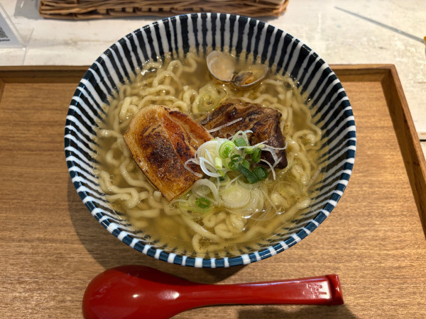 「大盛炙り肉そば　1250円」@港食堂 ニュー浜やの写真