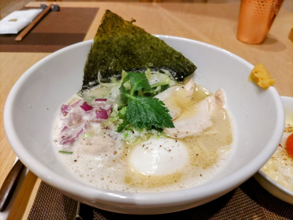 「博多地鶏特製らぁめん＋チーズ明太リゾット 1000円」@博多水炊きと焼き鳥ときどきフレンチ ことぷろ 博多本店の写真