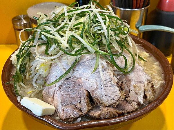 「限定 NaCl 麺増し ブタ増し しょうが ネギ カルピスバター」@ラーメン二郎 八王子野猿街道店2の写真