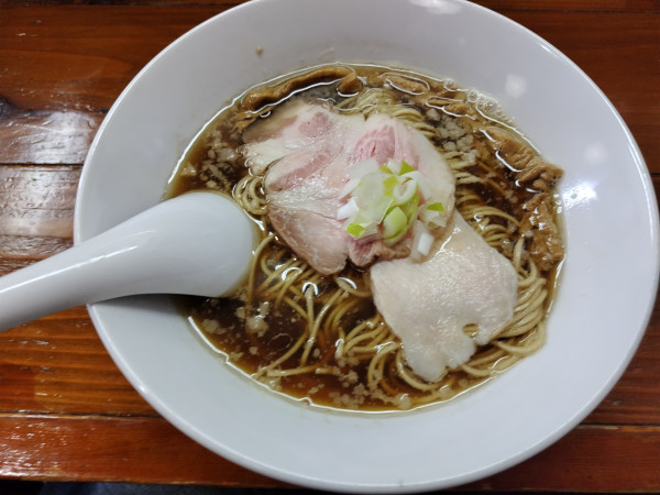 「醤油ラーメン」@無化調煮干しらぁ麺 誠実の写真