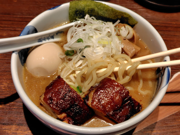 「神山ら〜麺(中盛)·豚辛飯」@麺屋武蔵 神山の写真