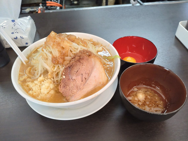 「ラーメン（豚1枚）並＋生卵」@ラーメンたかしの写真