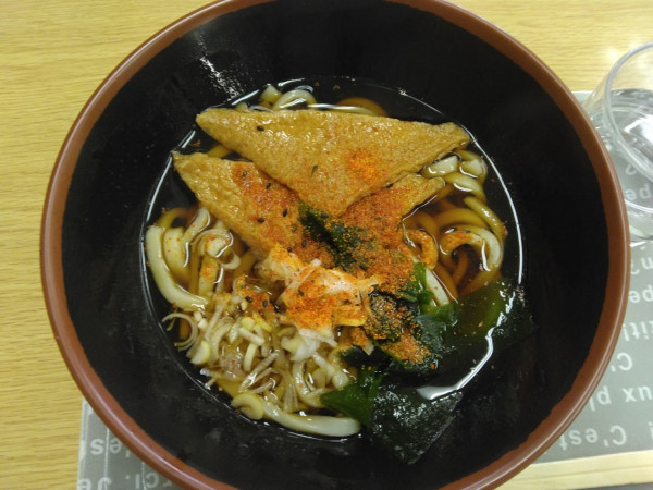 「きつねうどん520円」@科学技術館 4階 軽食・喫茶の写真