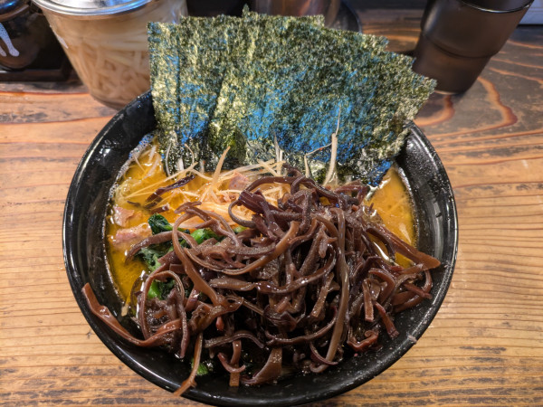 「ネギラーメン赤(辛味噌)＋きくらげ＋のり増し」@家系ラーメン クックらの写真