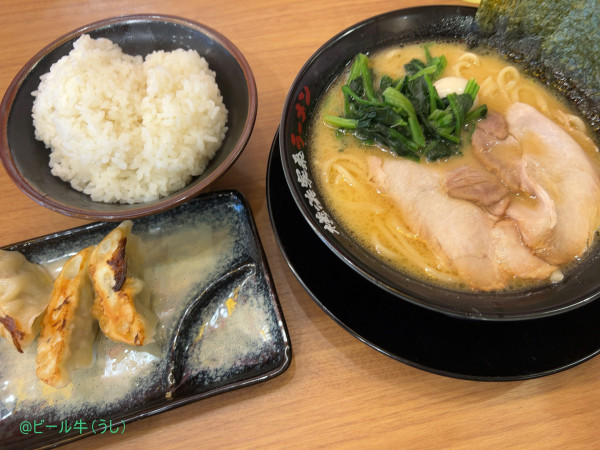 「ラーメン餃子セット(1180円)醤油硬め普通多め、ライス大」@有楽家 浦和駅西口店の写真