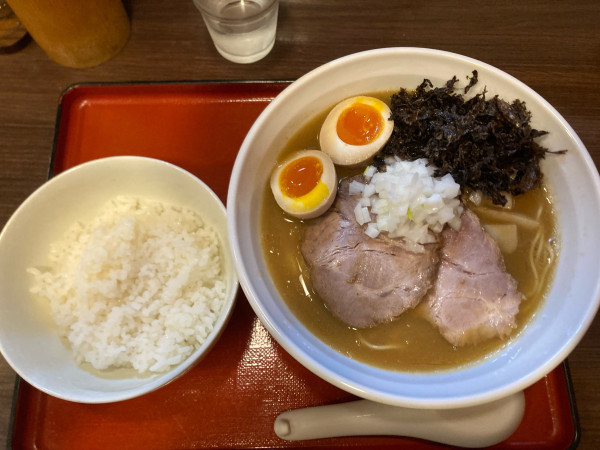 「濃厚醤油 特製 半ライス」@麺屋むどうの写真