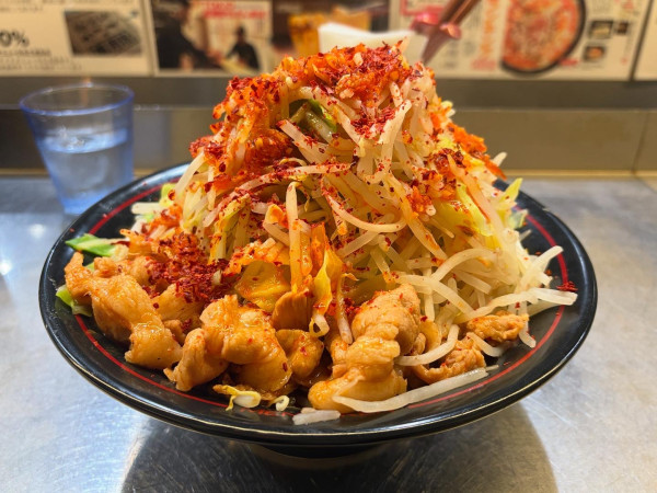 「鬼紅らーめん ドカ野菜」@麺創研 紅 国分寺の写真