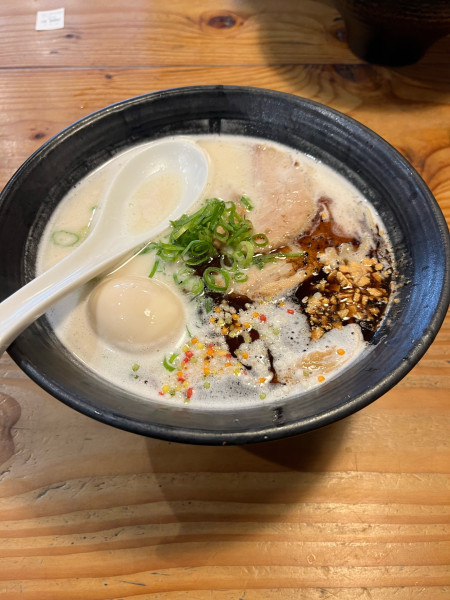 「特製豚骨　黒　1200円」@自家製多加水極太麺 ISAMIの写真