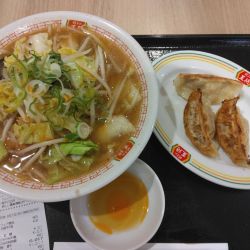 2025年3月期間限定：野菜煮込みラーメン825円