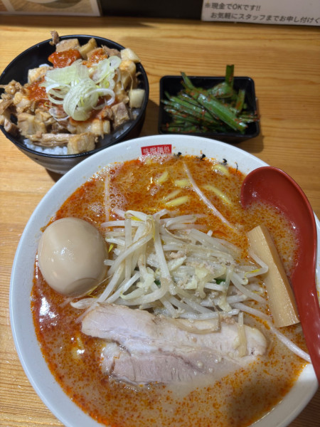 「味玉辛味噌ラーメン＋辛ニラ＋豚ごはん」@味噌麺処 花道庵 北参道店の写真