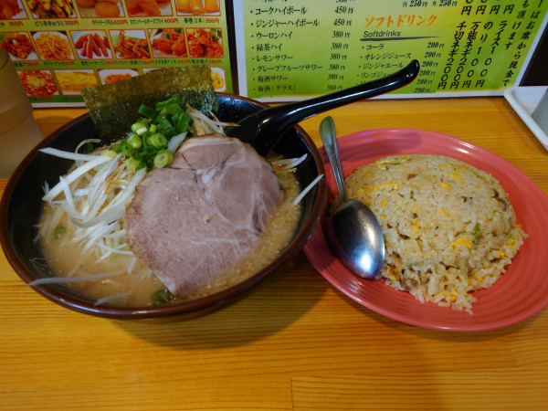 「博多博多千切りネギラーメン➕セットチャーハン 替え玉1硬め」@博多ラーメン 長浜や 平和島店の写真