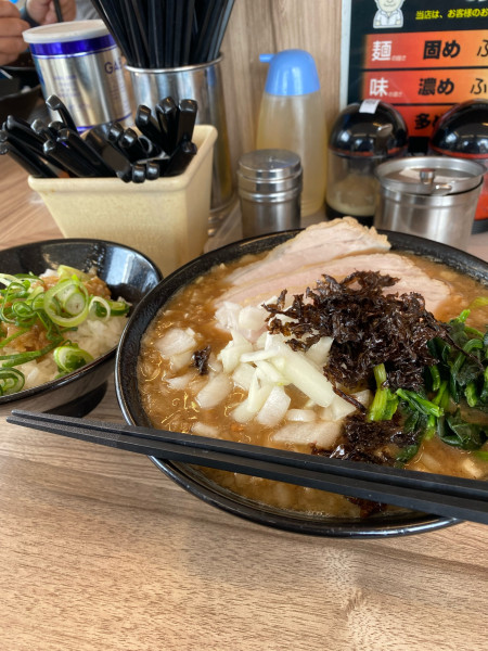 「背脂煮干ラーメン＋背脂ライス」@七代目武道家の写真