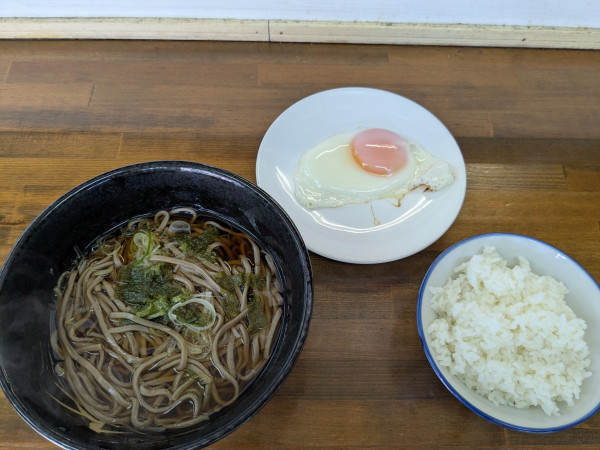 「かけそば￥350+小ライス￥150」@立喰い 田の写真